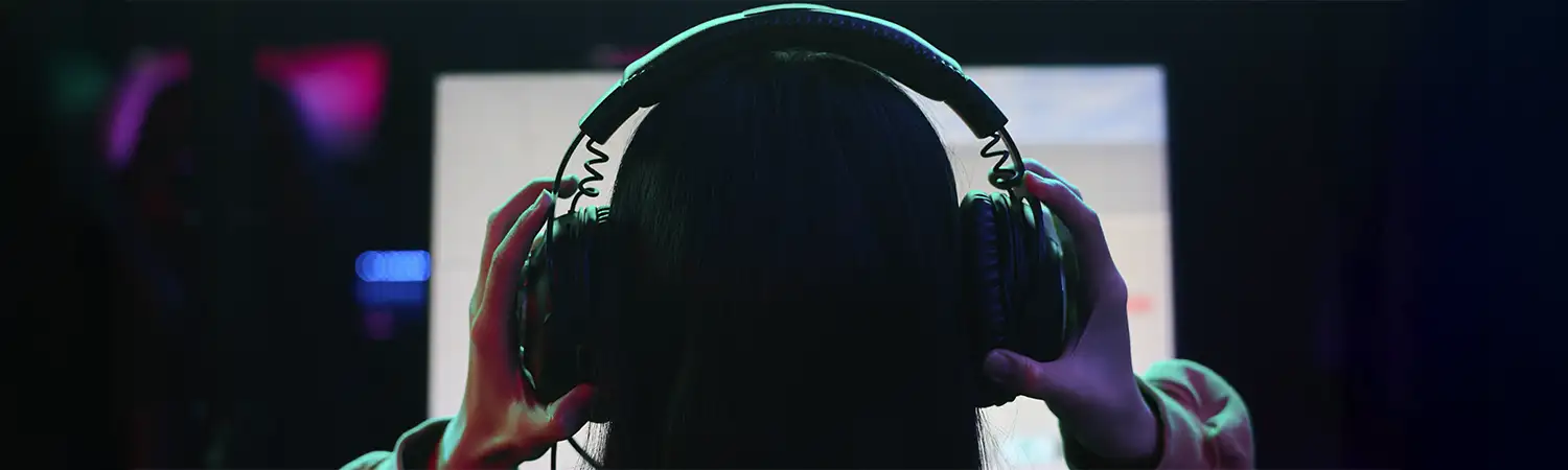 Headset gaming con conector 3.5mm, micrófono y luces RGB